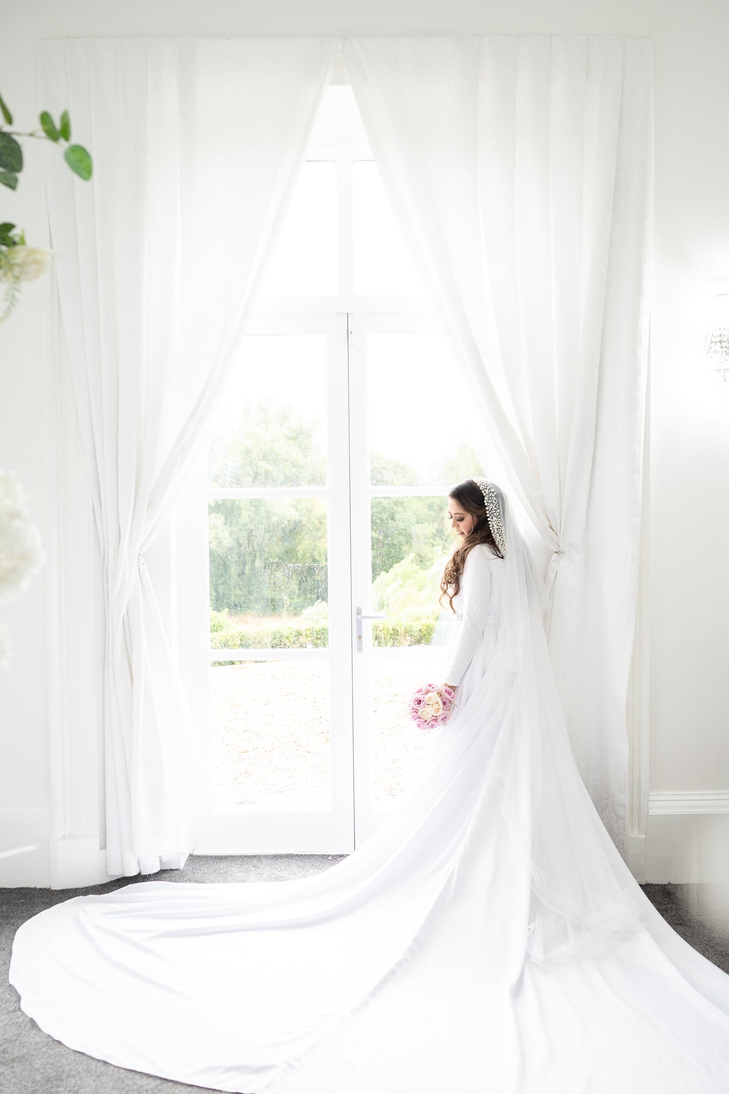 White Long sleeve Dress - Medium Trail